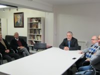 Cortizo avisa al "candidato montado en la ola de las encuestas" de que puede "romperse el morro" contra las rocas