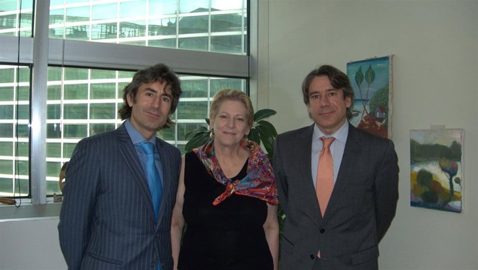 De Izquierda A Derecha: Juan Manuel Gabarrón, Jan Mcalpine Y Cris Gabarrón