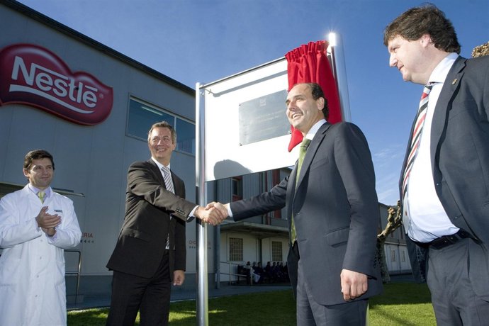 Ignacio Diego En La Fábrica De Nestlé, En La Penilla 