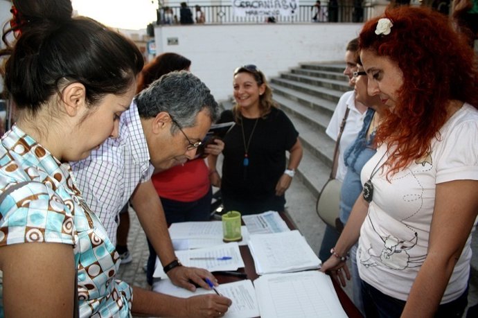 Recogida De Firmas En Favor Del Cercanías De La Campiña.