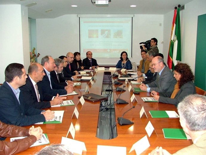 Encuentro Entre Representantes De La Junta Y La AIQB. 