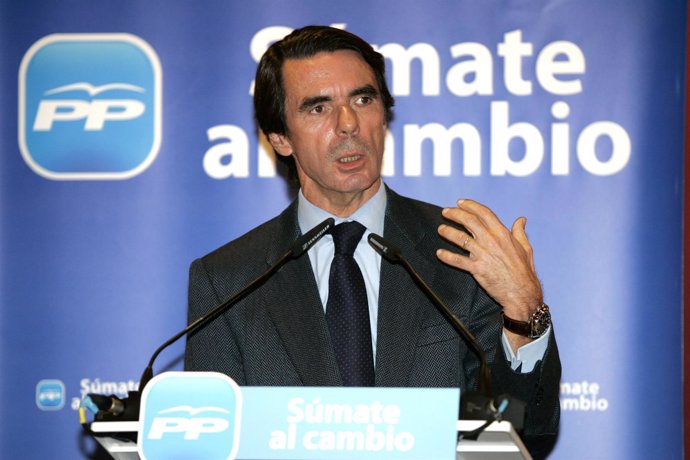 El Ex Presidente José María Aznar Durante El Mitin En León