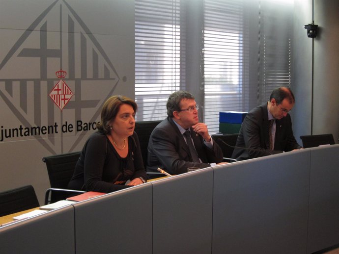 Sònia Recasens, Jordi William Carnes Y Antoni Vives En La Comisión De Economía