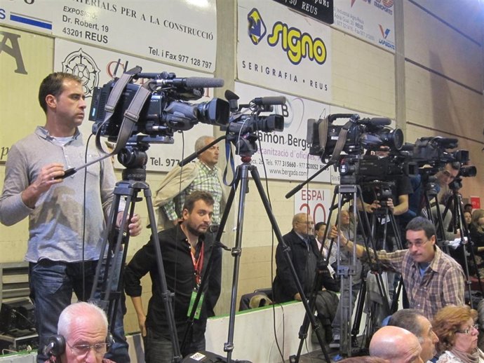 Un Equipo De France 3 En La Campaña Del PSC