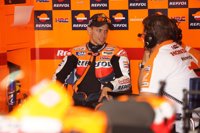 Motociclismo.- Stoner (Honda): "Todo ha ido bien, pero estamos sufriendo un poco con los nuevos neumáticos"