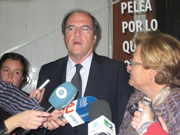 El Ministro De Educación, Ángel Gabilondo.