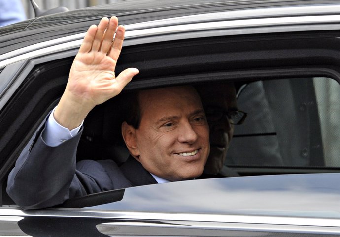 Silvio Berlusconi, Primer Ministro De Italia, Se Va