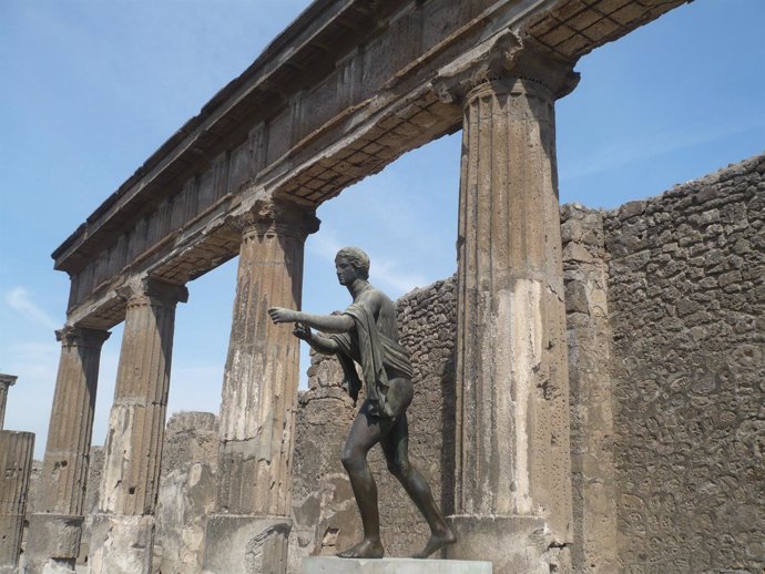 Estatua De Pompeyo En Pompeya