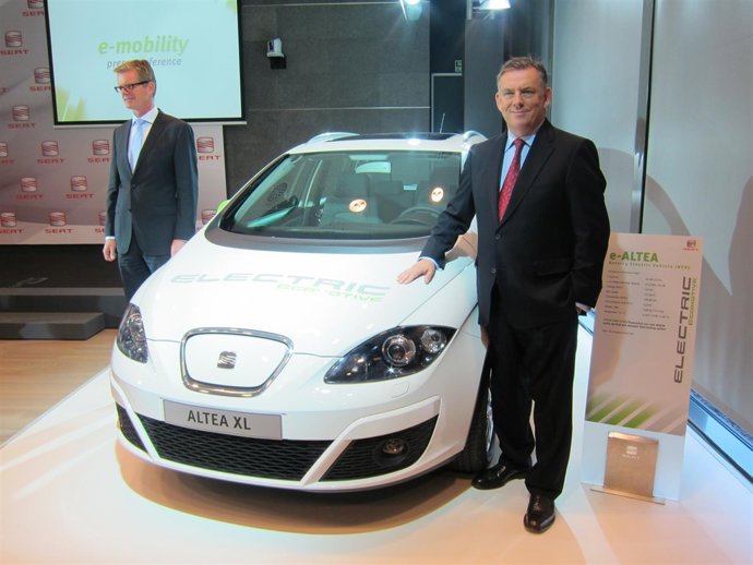 El Presidente De Seat, J.Muir, Y El Vicepresidente De I+D De Seat, Matthias Rabe