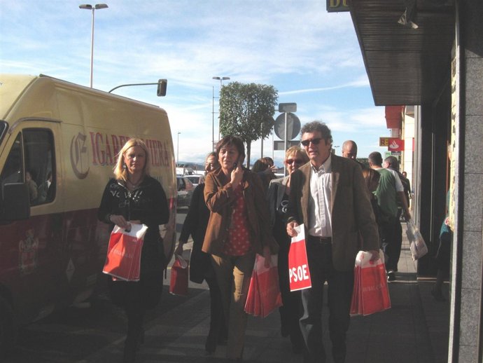 El PSC-PSOE Reparte Propaganda Electoral A Vecinos De Castilla-Hermida