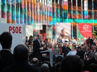 AMP.- Rubalcaba critica "los silencios imperdonables" de un Rajoy que "ni ha pensado" en el problema de Italia