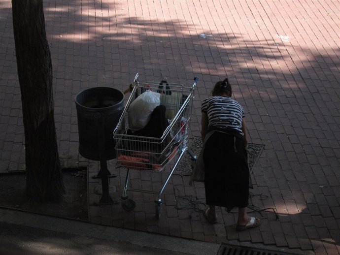 Recogida De Chatarra Por Las Calles De Barcelona