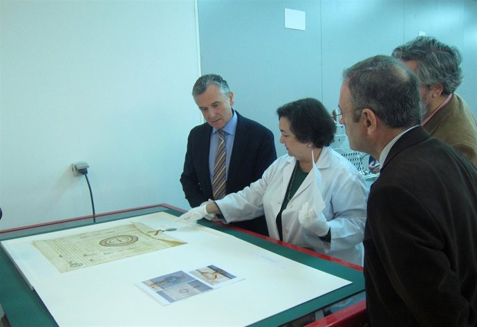 Plata Presentac La Restauracion De Once Documentos De Archivos Andaluces