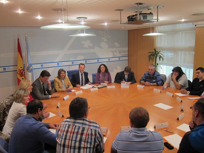 Rosa Quintana Se Reúne Con Mariscadores De La Ría De Ferrol