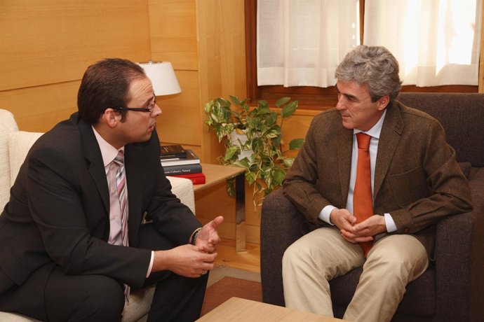 Esteban Con El Responsable De Mercadona