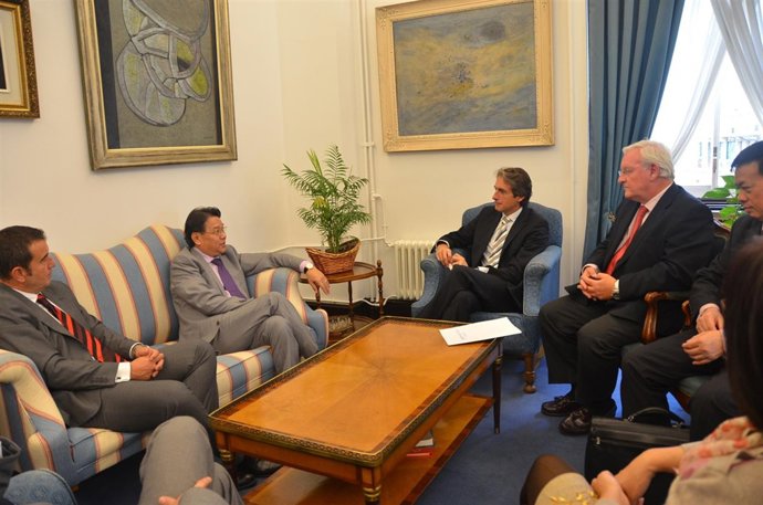 Alcalde De Santander Y Embajador De Vietnam 