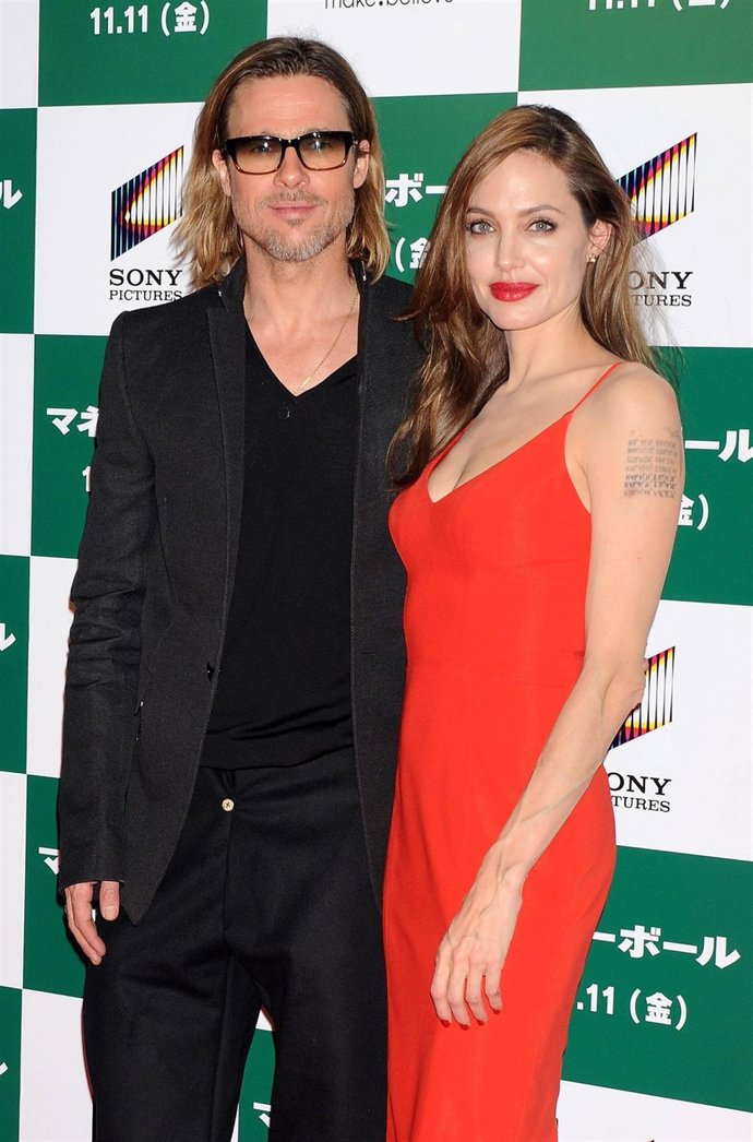 Brad Pitt Y Angelina Jolie En Una Premiere