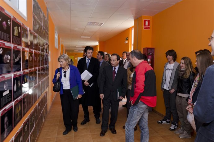 El Consejero De Educación En El IES Valle Del Saja De Cabezón