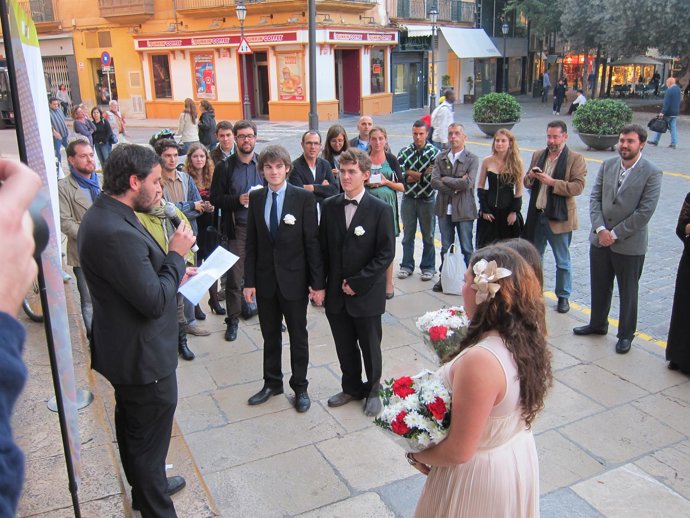 Las Dos Parejas Contrayendo Matrimonio