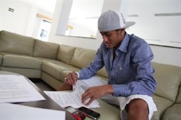 Neymar Firma Su Ampliación De Contrato Con El Santos