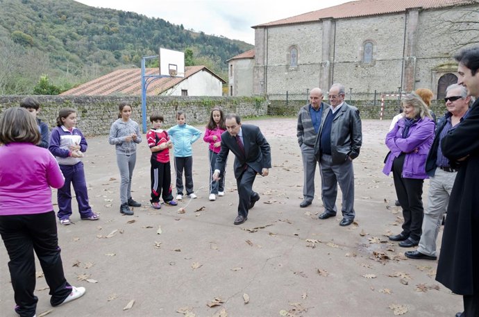 Serna Visita El Colegio Manuel Llano En Terán