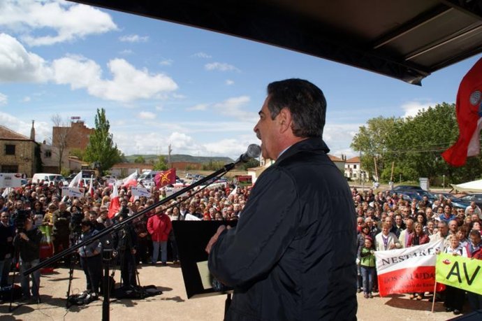 Foto de archivo. Revilla Reivindica El AVE En Monzón De Campos