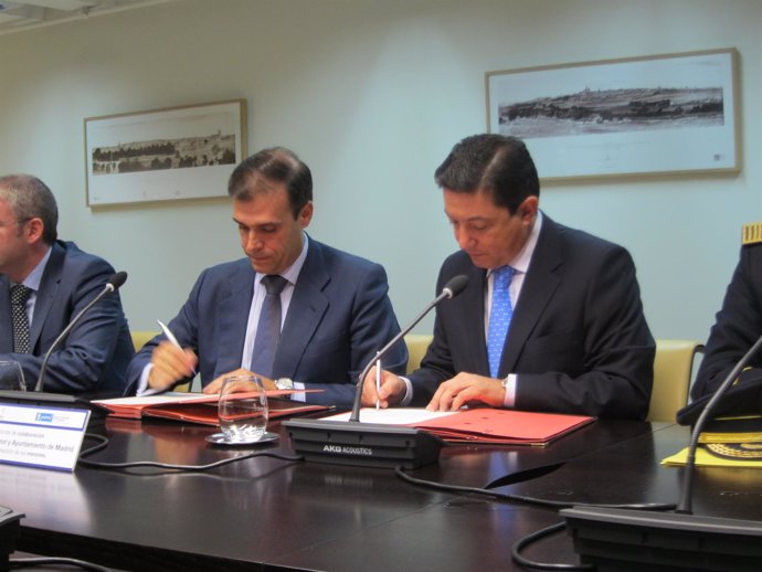 Arturo Canalda Y Pedro Calvo Firman Un Convenio