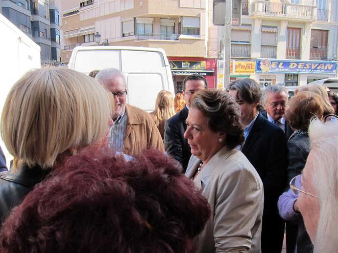 Rita Y Bellver Visitan Mercado Russafa