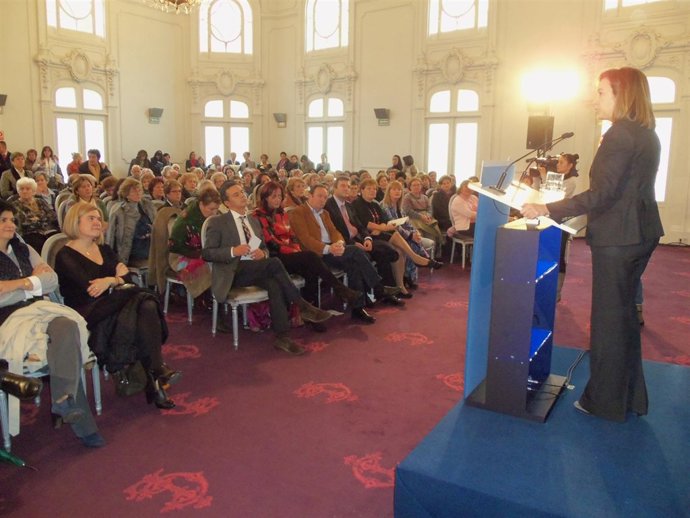 Cuca Gamarra Interviene Con Mercedes De La Merced Al Fondo