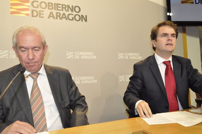 El Portavoz Del Gobierno De Aragón (Dcha) Y El Consejero De Economía.