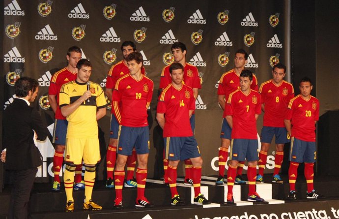 Internacionales En La Presentación De La Camiseta De La Selección Española