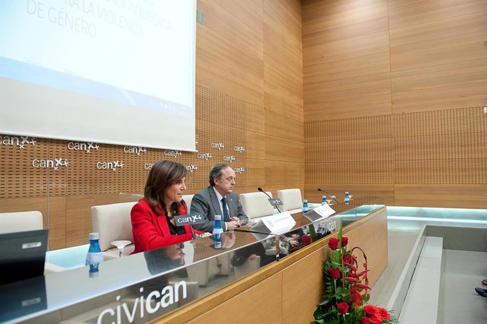 La Consejera Torres Y Alfredo Irujo, Decano Del Colegio De La Abogacía.