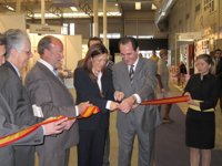 Cerca de cien ONG, asociaciones y administraciones muestran sus proyectos acompañados de música y teatro