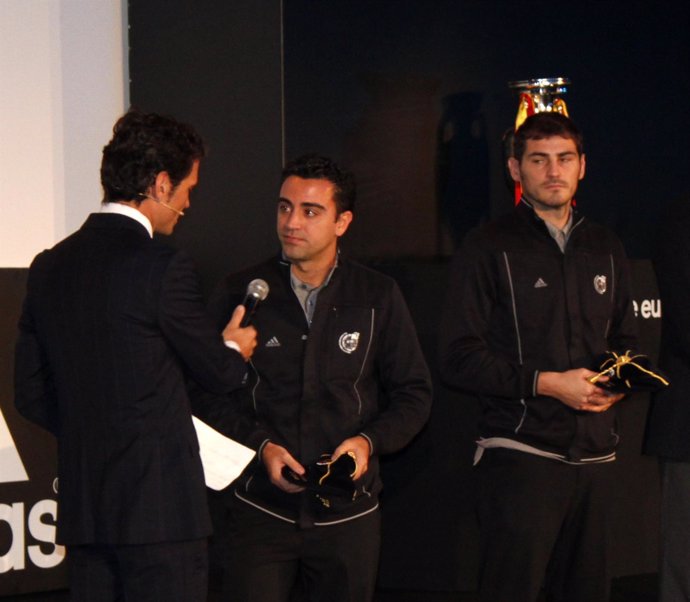 Xavi Hernández Y Iker Casillas (Fútbol)