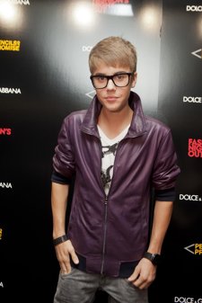 Posado De Justin Bieber En Un Photocall