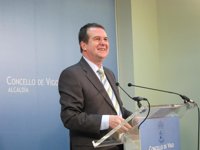 Caballero reitera la crítica a Almunia por poner en riesgo el naval y promete "apoyo incondicional" a los trabajadores