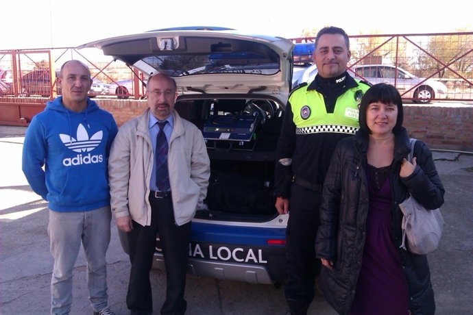 La Jefatura Provincial De Tráfico Entrega Un Etilómetro De Precisión A La Policí