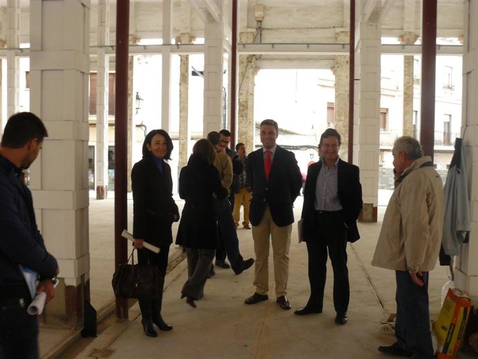 Lorite (En El Centro) Durante La Visita A Peñarroya