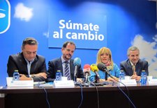 Iturgaiz Rodeado Por Prada, Carrasco Y Gutiérrez En Su Visita A León