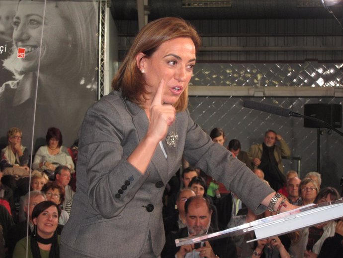 La Candidata Del PSC Carme Chacón En Cerdanyola Del Vallès