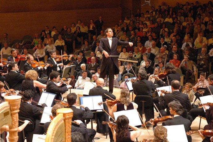Yaron Traub Dirige A La Orquesta De Valencia.