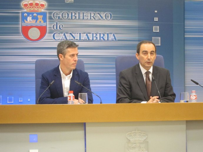 El Director General De Cultura Y El Consejero De Educación