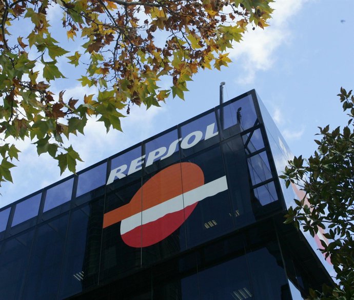 Sede De La Compañía Petrolera Repsol