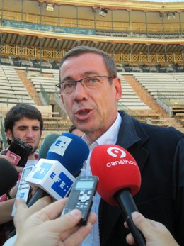 Clemente Atiende A Los Medios En La Plaza De Toros De Valencia