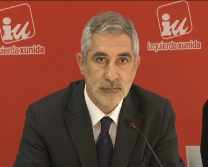 Llamazares ve prioritario descongelar las pensiones