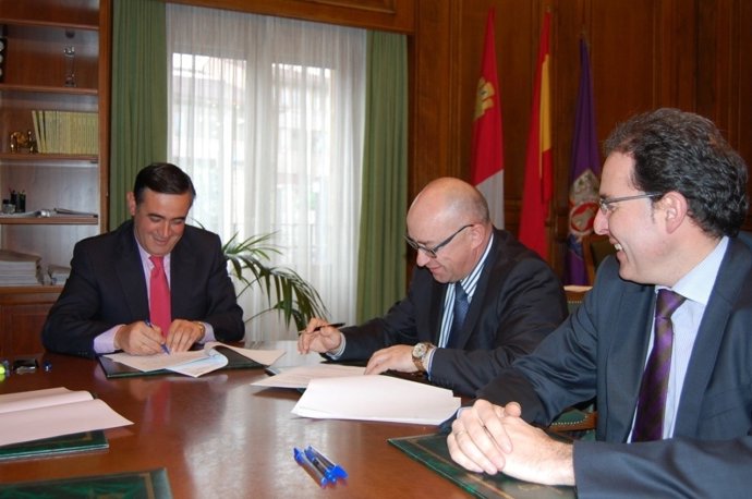 Firma Del Préstamo En La Diputación De Soria