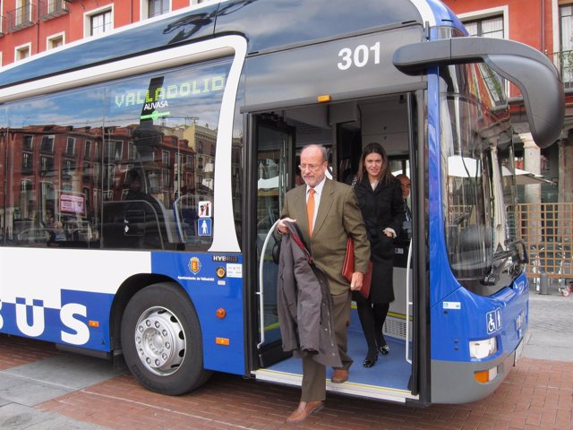 Auvasa pone en funcionamiento su primer autobús híbrido ...