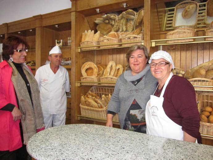 La Consejera De Agriculta, Clara Aguilera, Presenta La Marca Pan De Alfacar