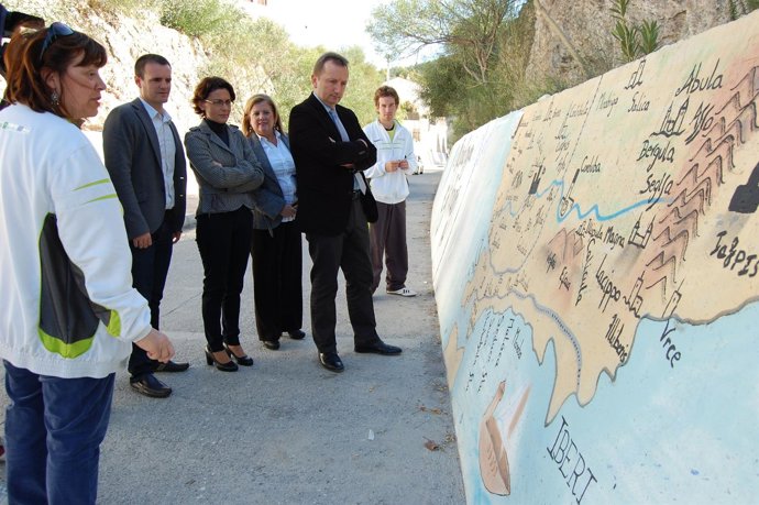 Recio, Junto A Un Mural En La Casa De Oficios De Purchena