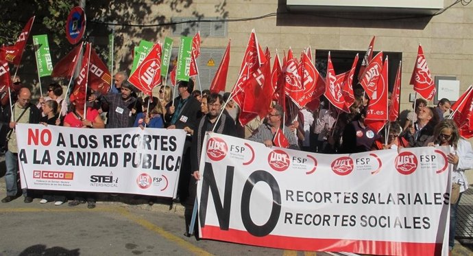 Concentración De Trabajadores Frente A La Gerencia De Atención Primaria